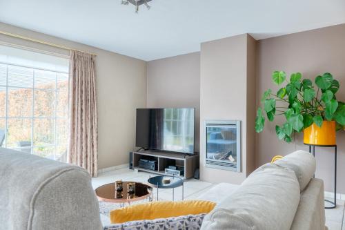 Sint-Michiels House | 4BR Holiday Home with Garden Near Bruges