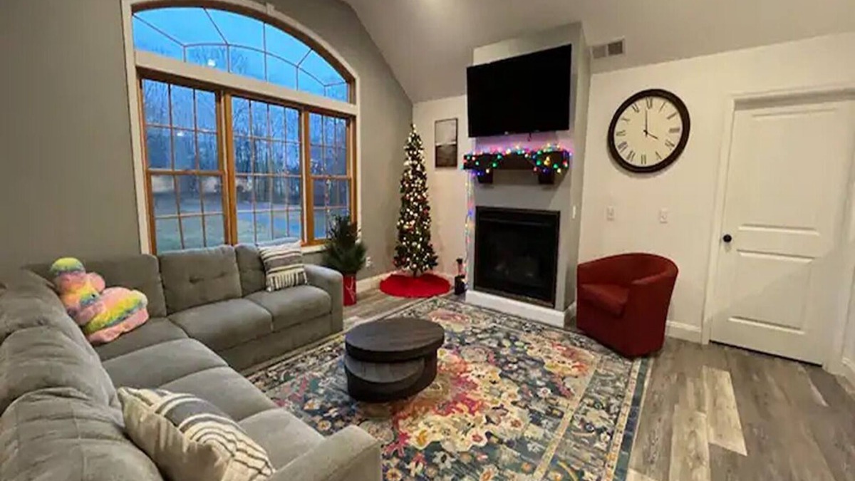 Highland House | 4BR Home in Highland Near Mountain Views and Wedding Venues