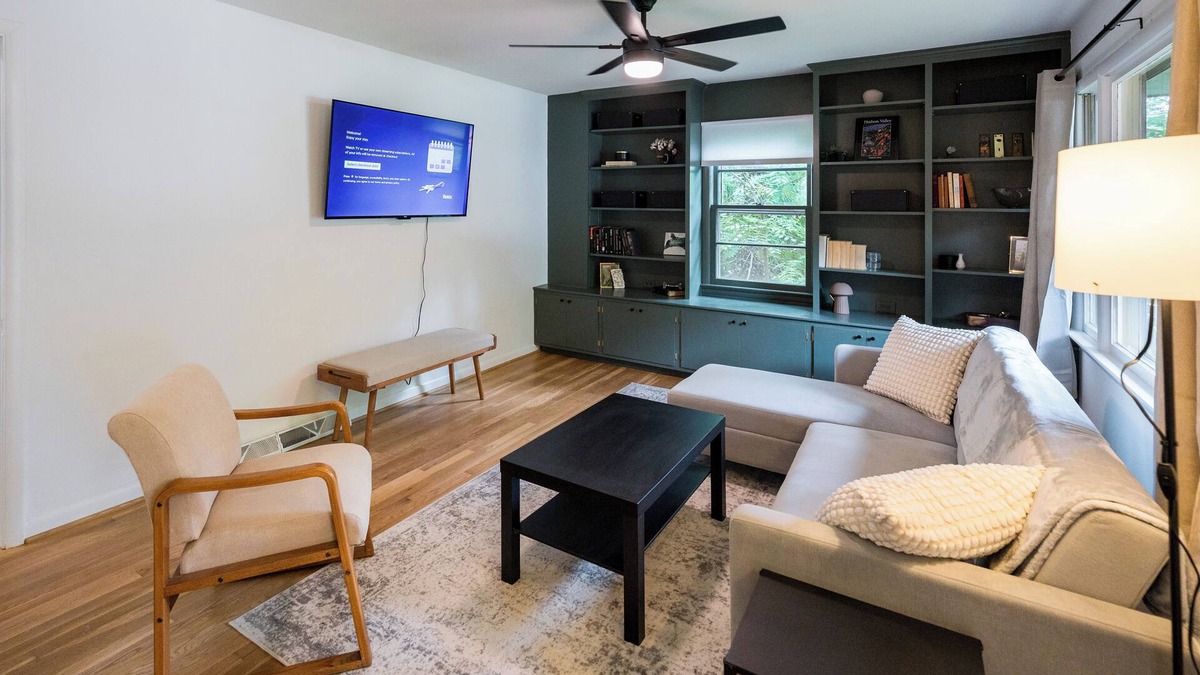 Charlottesville House | 4BR Home with Backyard, Laundry, Parking: Long Stays Near Hospital & Downtown