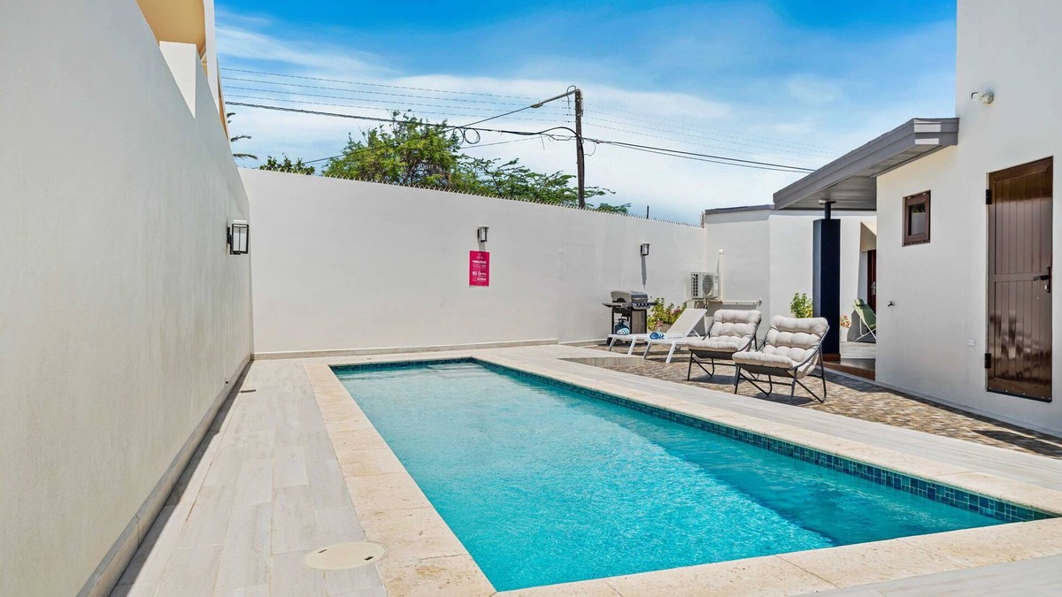 Santa Cruz House | 4BR HOME WITH PRIVATE POOL AND BBQ!