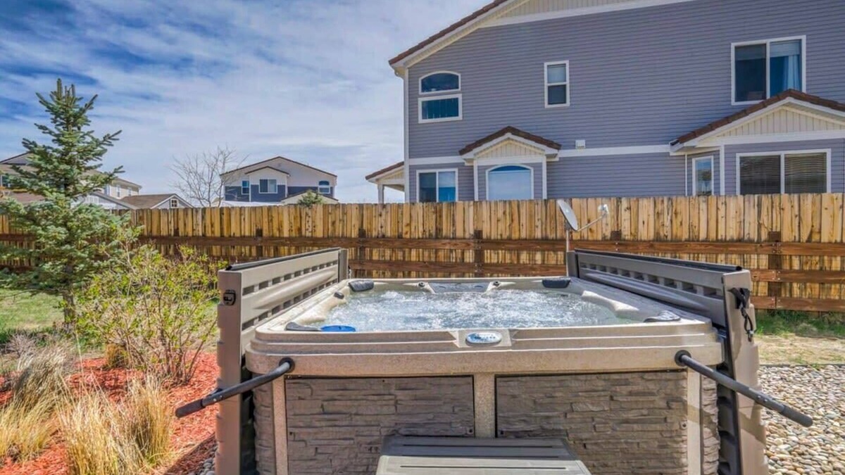 Peyton House | 4BR|Hot Tub Pool Table, Ping Pong, Foosball!