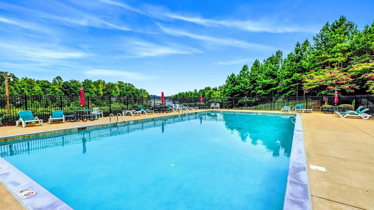 Mineral Cabin | 4BR Lake Anna Cabin with Pool, Beach, and Deck