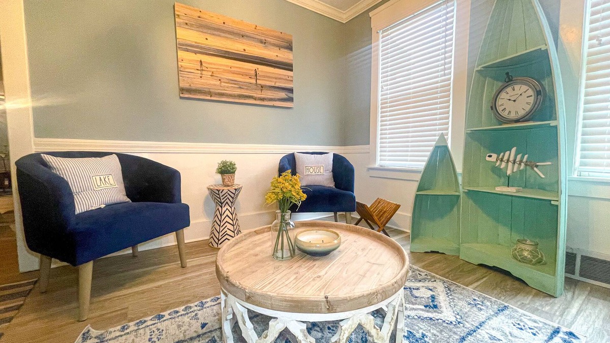 Vermilion House | 4BR New England Style Home