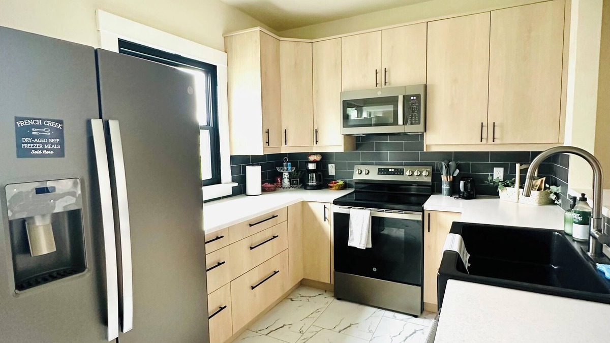 Waukon House | 4BR Retreat in Waukon Group Friendly