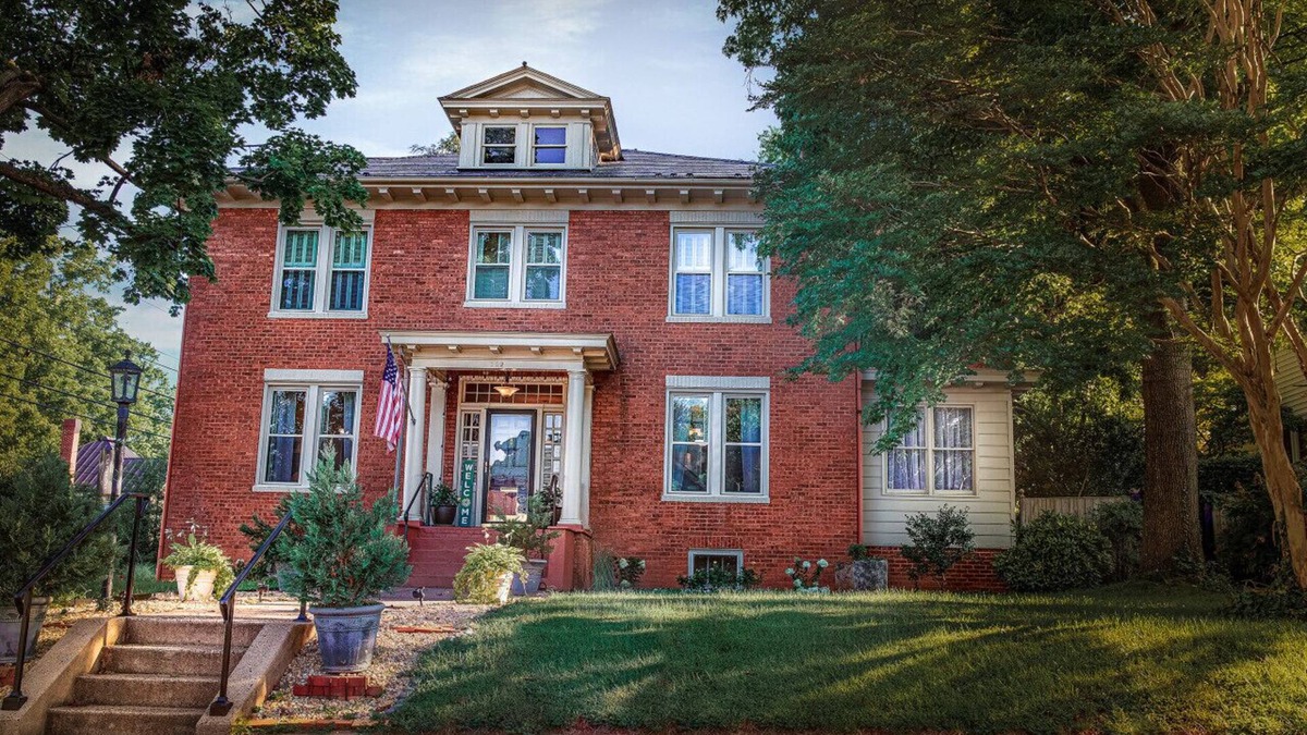 West Fairfax House | 4BR Retreat Near Wineries, Weddings & Hiking