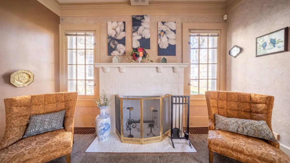 Highland Square House | 4BR Sleeps 10 in Highland Square, Pets ok! Akron