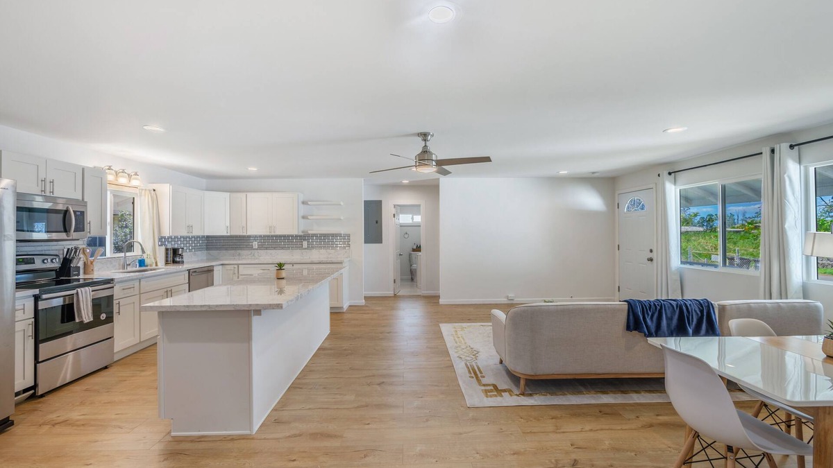 Wahiawa House | 4BR Sleeps 8 - Wahiawa + WiFi, Parking, AC + Surf
