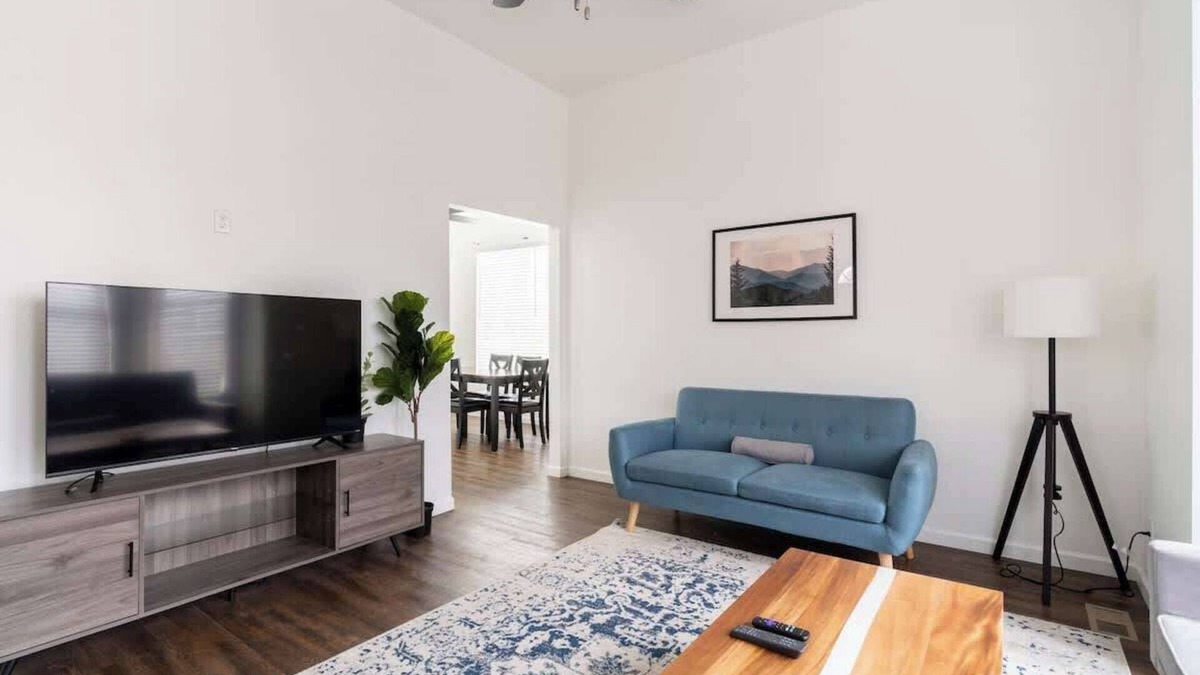Hosford-Abernethy House | 4BR Sleeps 9 Spacious Home Walkable Area