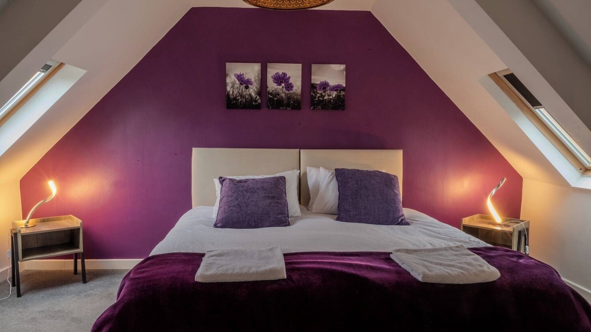 Bramcote House | 4br-sleeps8-privategarden-freeparking