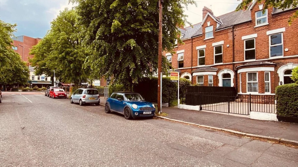 Ormeau House | 4BR Spacious Home- 5 Mins to City - Parking