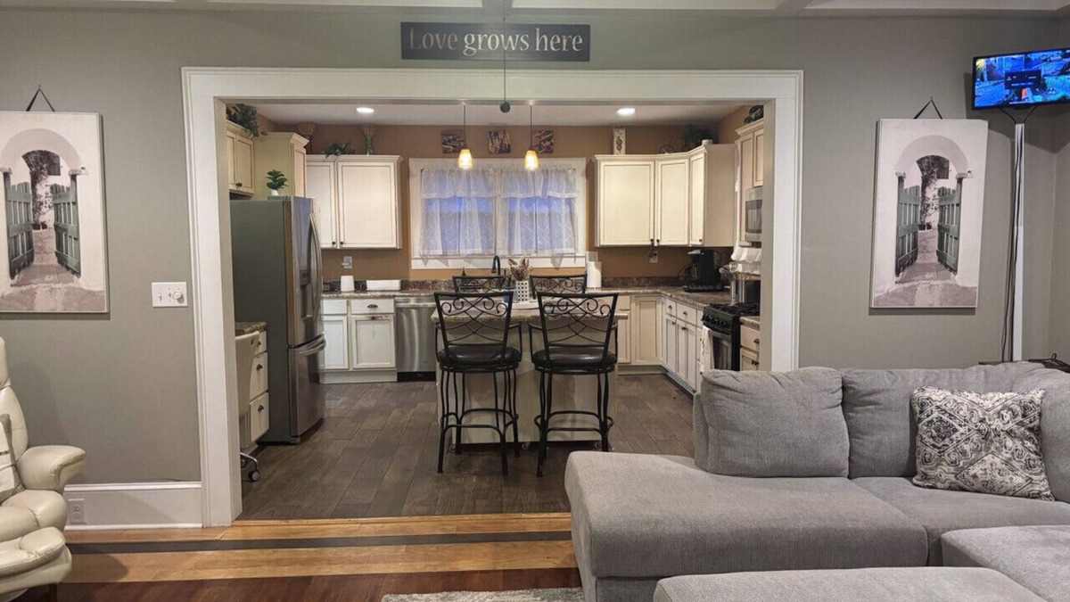 Spartanburg House | 4BR Spartanburg Getaway | Porch + Full Kitchen