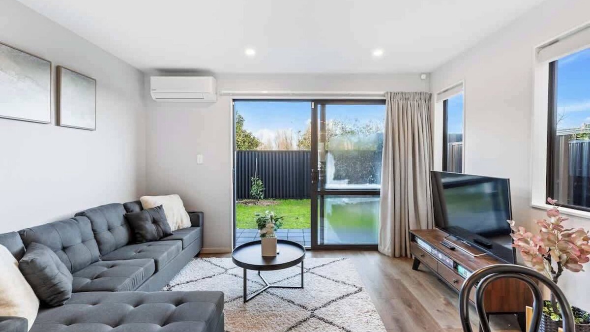 Auckland Apartment | 4BR Townhouse Perfect for Families I Zodiak Stays