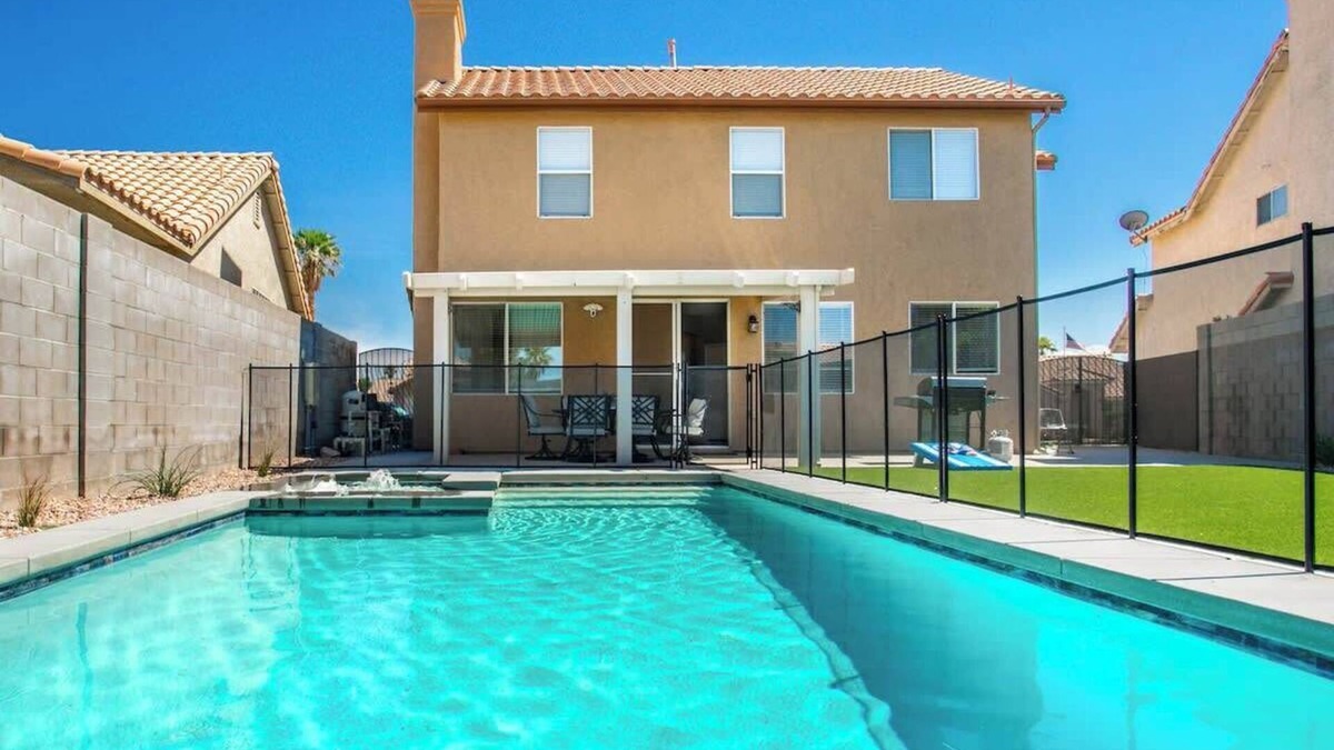 Foothills House | 4BR Vegas Home w/NEW Pool & Spa! Oasis of Luxury