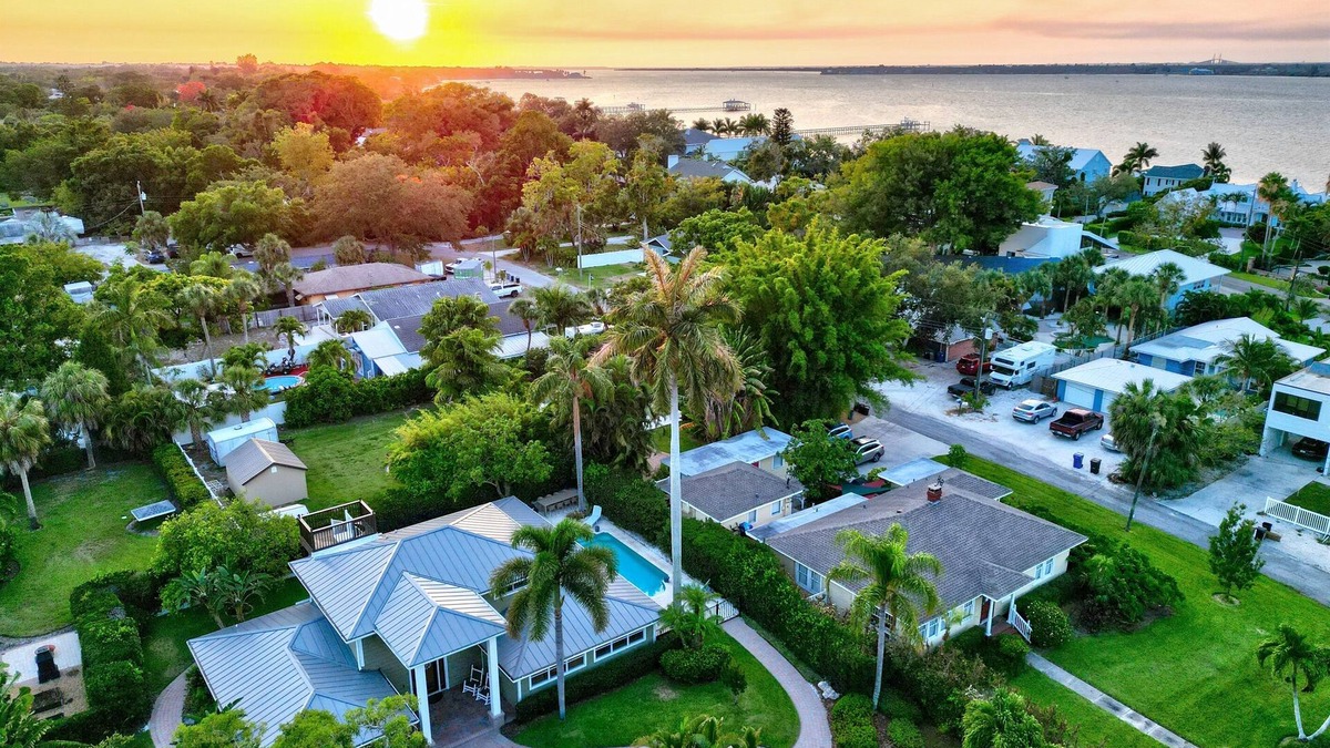 West Bradenton House | 4BR w/Manatee River View! Private Pool! Game Room