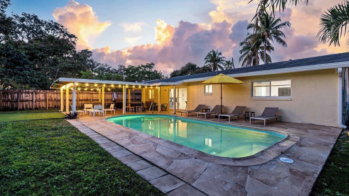 Palm Aire Village West House | 4BR w/Private Pool + Game Room | Prime Location