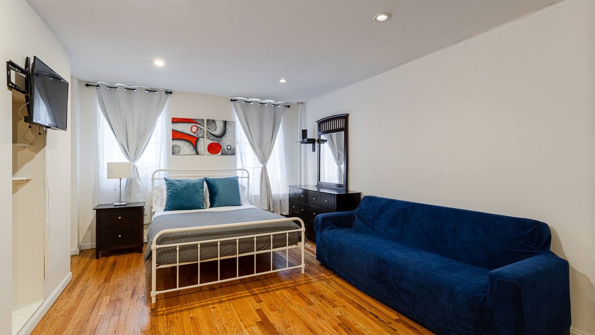 Midtown South Apartment | 4FE Chelsea Studio Exclusively Yours