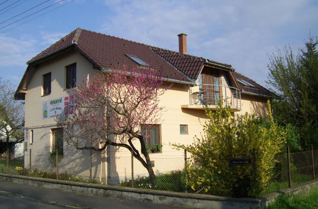 Nagyatad House | 4Fenyő Magánszállás Nagyatád