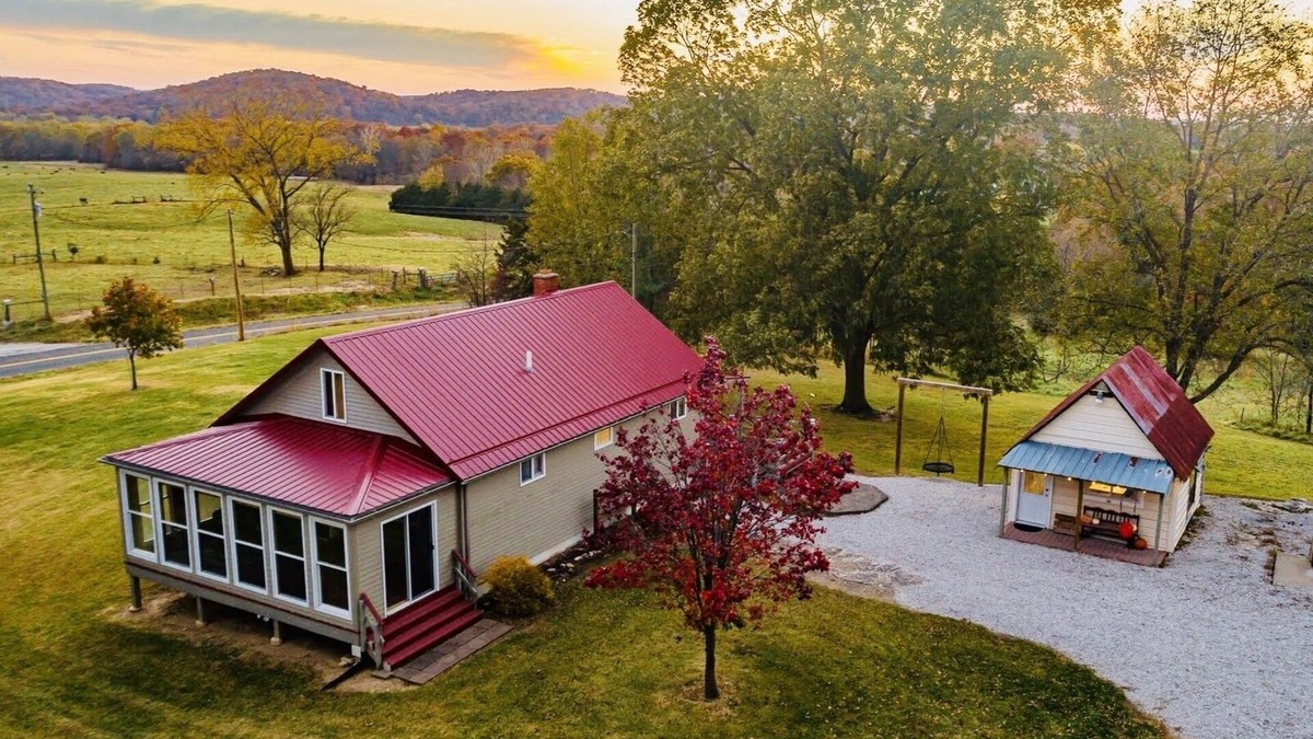 New Florence House | 4K Ranch - 10 acre property & home near Hermann