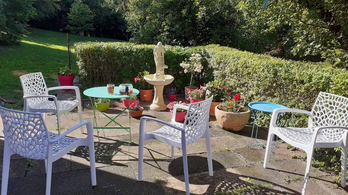 Euerbach Apartment | 4km to A7+A71, idyll by the stream, large garden