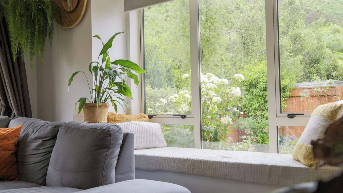 Nelson House | 4kms from CBD, pet-friendly, bike tracks/bus right out the gate, family/couples