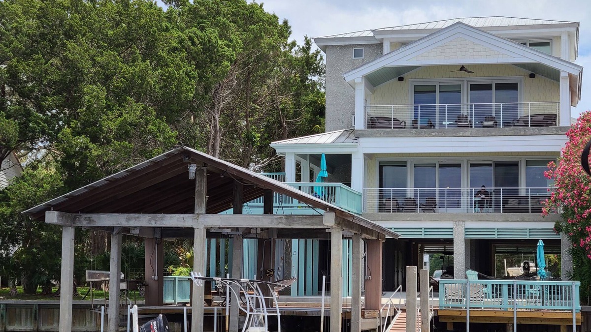 Steinhatchee House | 4level 6BR6B Riverfrnt hse,w/elevator,sleeps 25;boat dock, hot tub, golfCartLimo