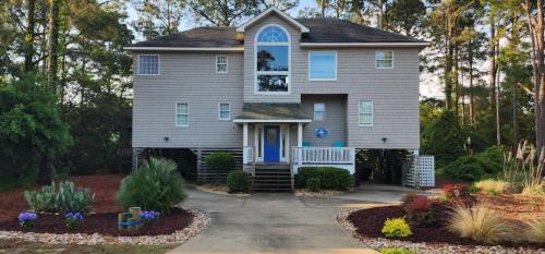 Corolla Light House | 4min Walk to Beach with Resort Pool Gym Hot Tub