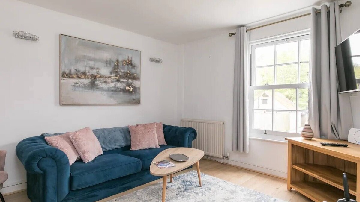 Cookham Dean House | 4OC · Fab English Country Cottage | Pass the Keys