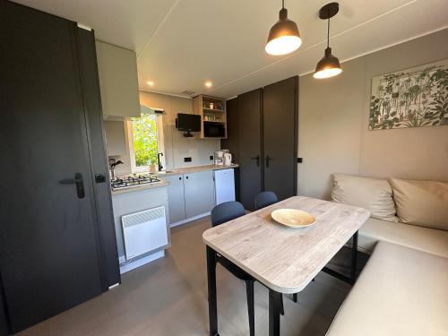 Wateren Apartment | 4p Lodge centrally located in National Park, Swimming pool 63