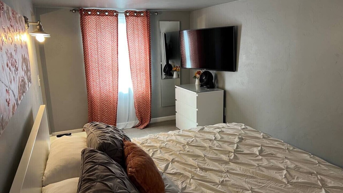 West University House | 4th Ave Historic 1 Bedroom