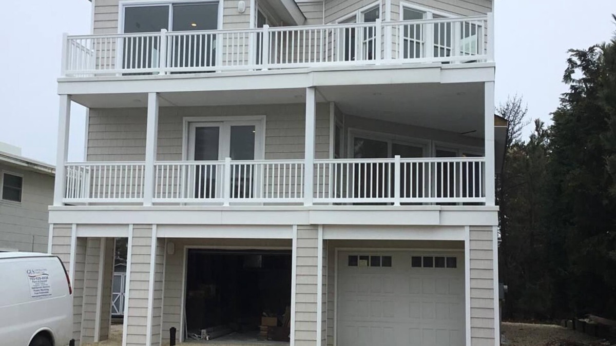 Harvey Cedars House | 4th from the OCEAN! SLEEPS 10!