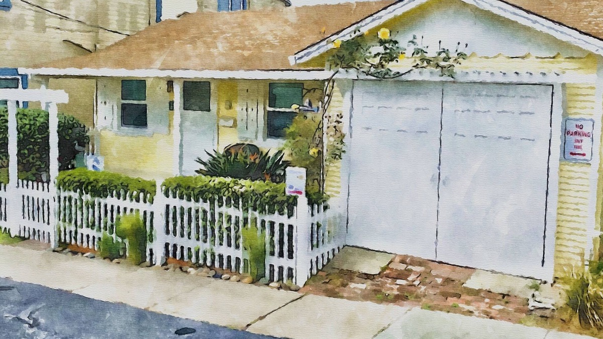 Eastside Santa Cruz Cottage | 4th house from Twin Lakes Beach and a 2 minute walk to the Crow’ Nest and Harbor