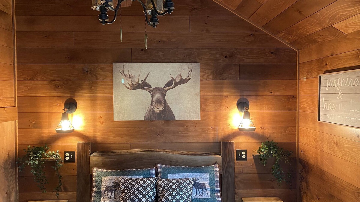 Old Forge Cottage | "4th Lake" One Bedroom, Luxury Waterfront Cottage at The Lakes, Old Forge