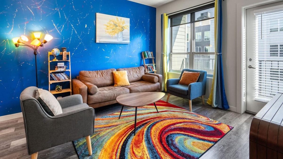 Downtown Louisville Apartment | 4th Street Suites - Splash King Bed Suite