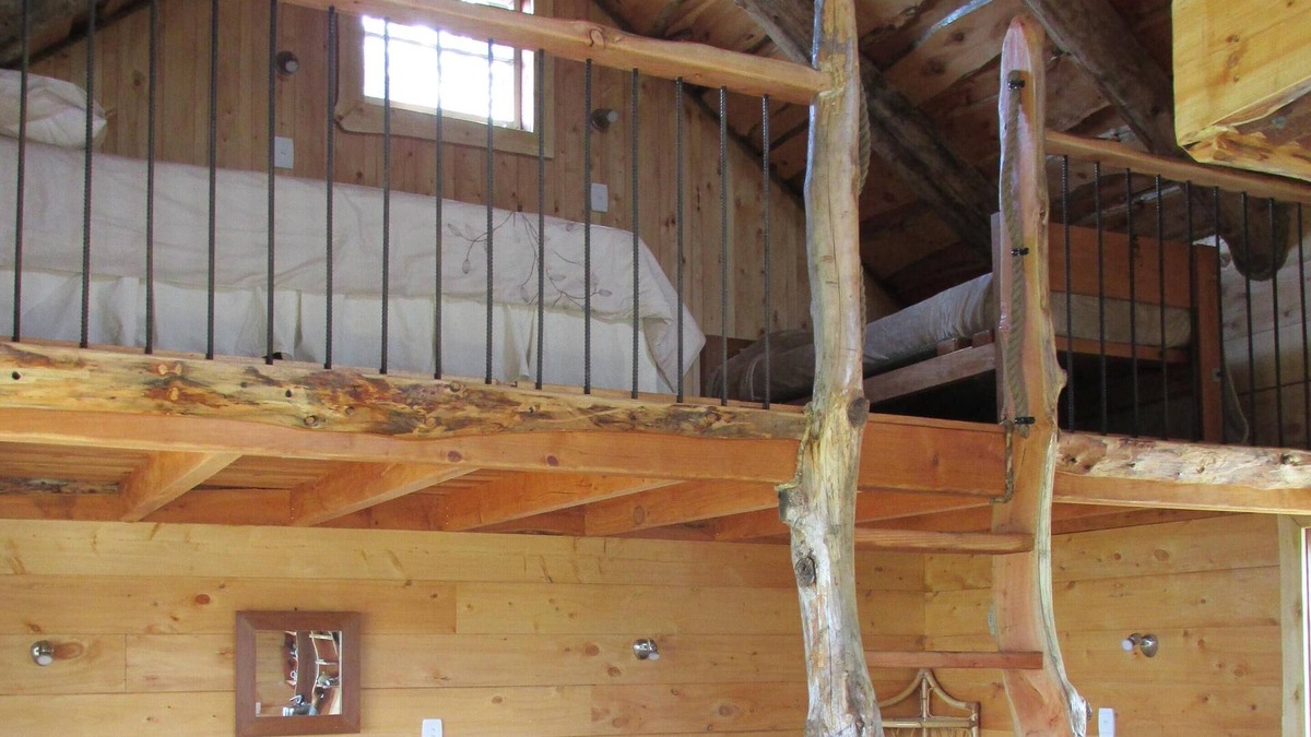 Waiotahi Cabin | 4WD Off the grid timber cabin, Panoramic views, Lovers nook !