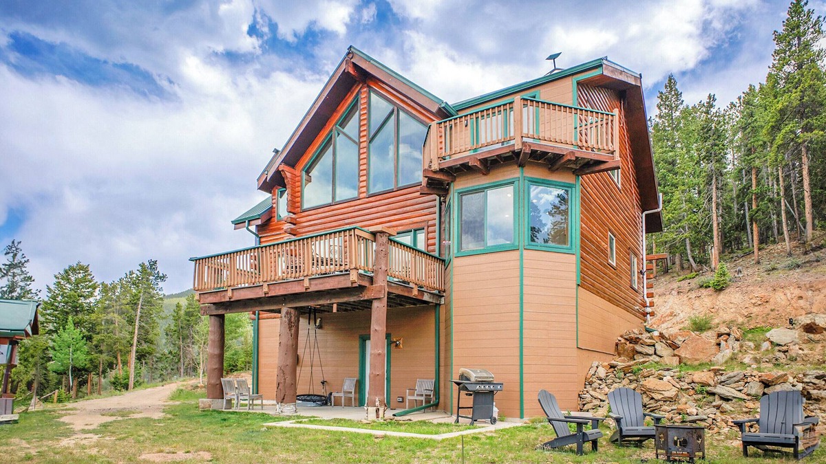 Idaho Springs House | 4WD Required | Exceptional Views | Pet Friendly | Off the Grid