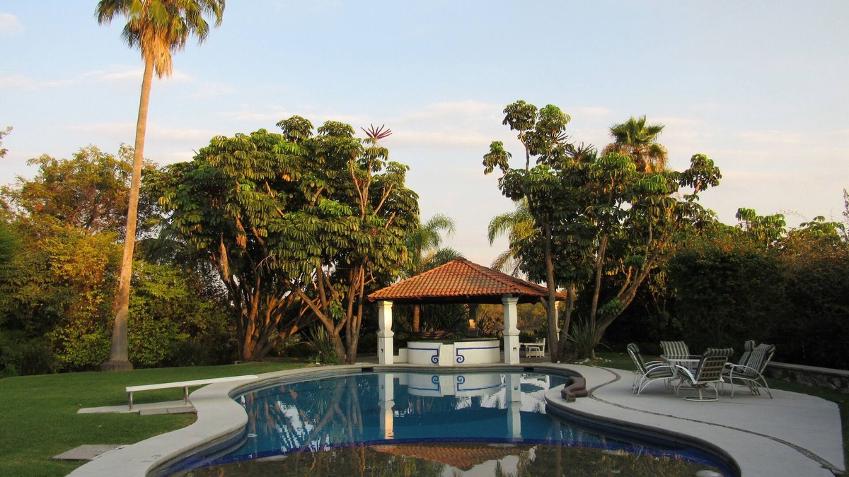 Cocoyoc House | 5,000 Meter Pool, Jacuzzi, And Large Garden Mexican 5,000-Meter Villa