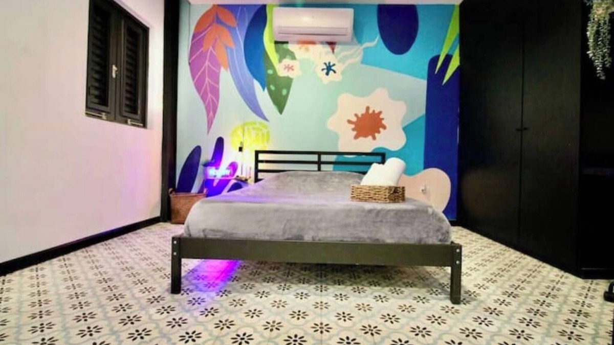 Mayaguez Pueblo Apartment | 5.2 Historic Loft w/Parking + Generator