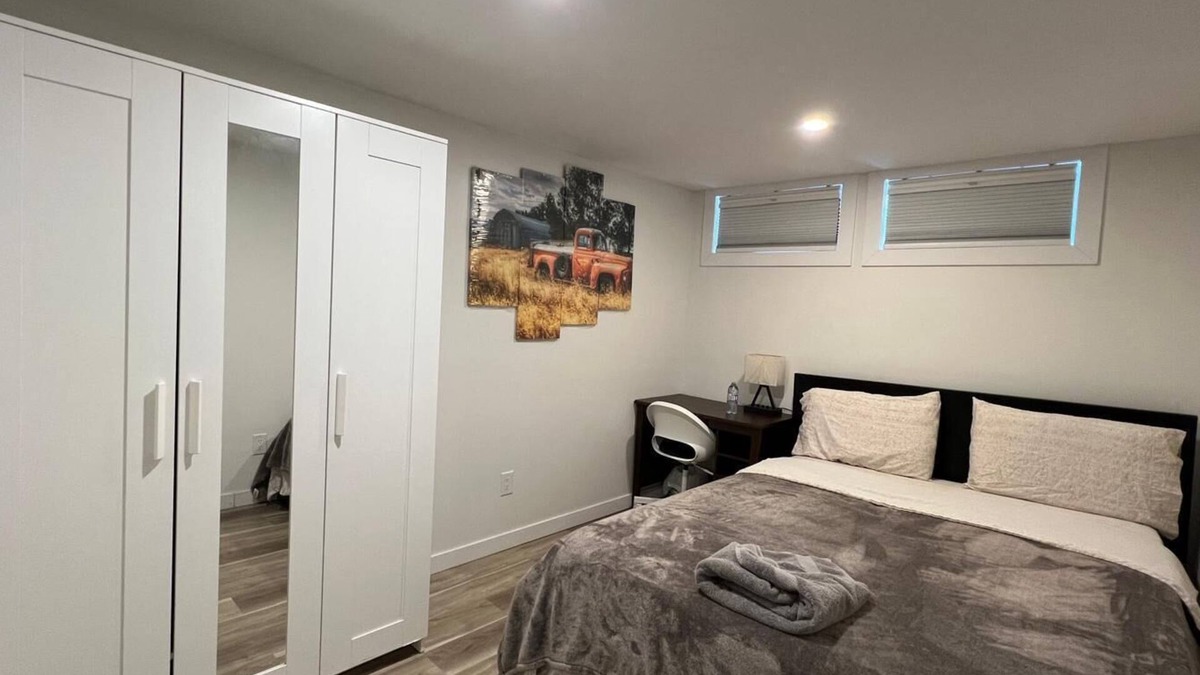 Winnipeg Bed & Breakfast | #5 5 Star Room WPG Central 3kms Of Polo Park Mall