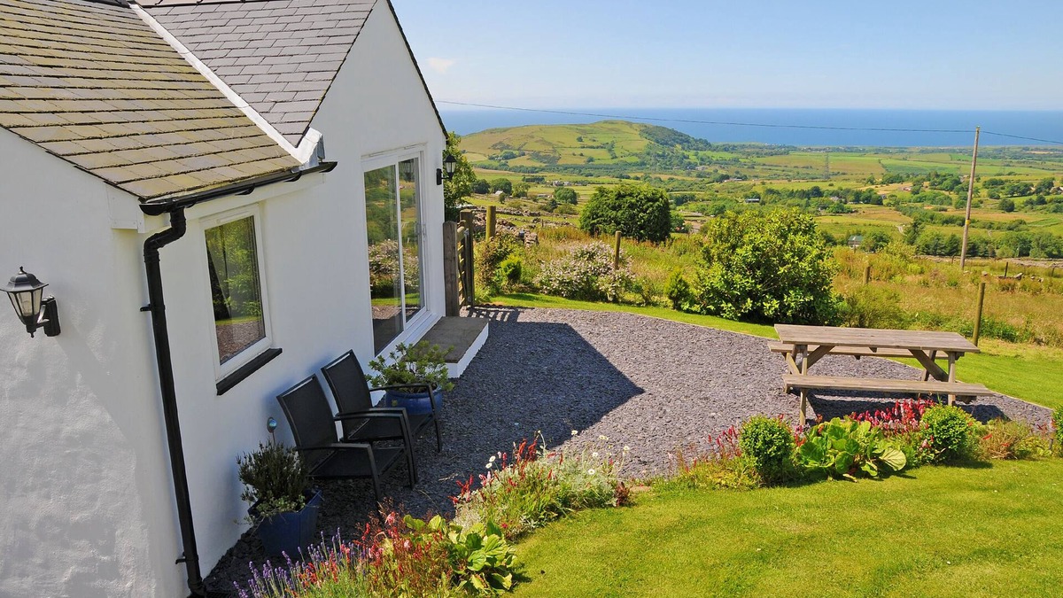 Llanllyfni Cottage | 5* accredited charming traditional Welsh stone Cottage in Snowdonia