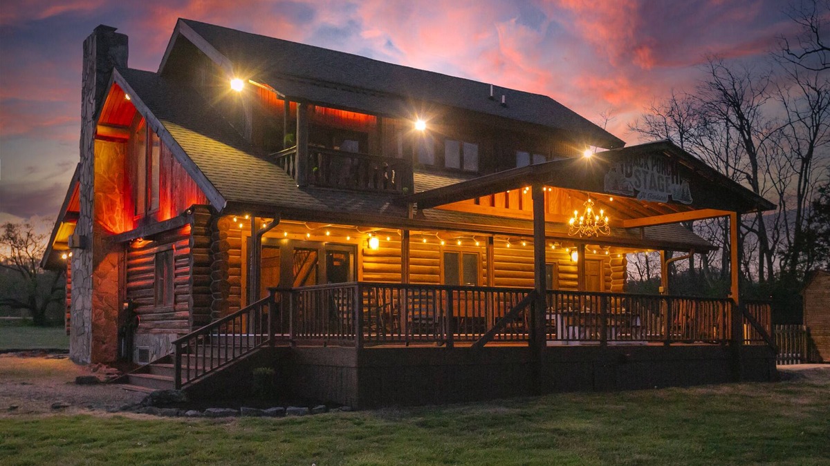 Whites Creek Cabin | 5 Acre Cabin Getaway with Pool, Hot Tub, Fire Pit, & Creek! 8 miles to downtown!