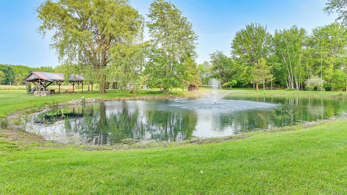 Deford House | 5-Acre Kingston Getaway: Pond, Peacocks & Fire Pit