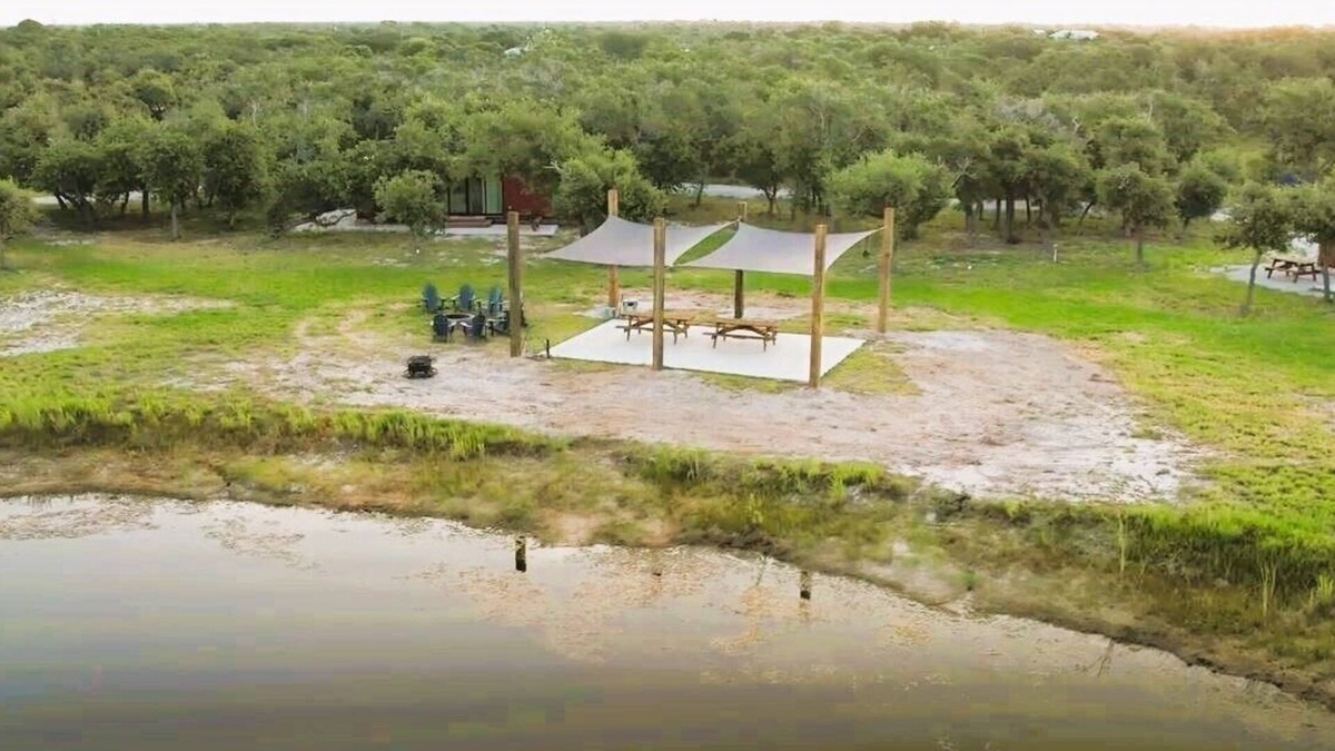 Rockport House | 5 Acre Property - Fish Camp Rockport