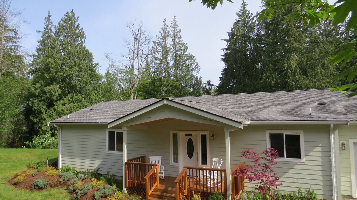 Clinton House | 5 Acres of Solitude, a Restful Place To Rejuvenate, Winter Or Summer