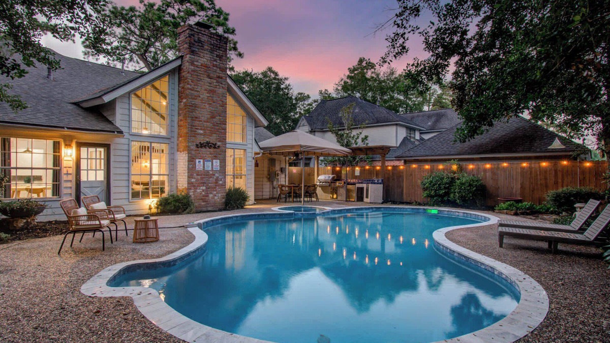 Barker House | 5-BD/3.5-BA Grand Getaway + Backyard Pool Paradise