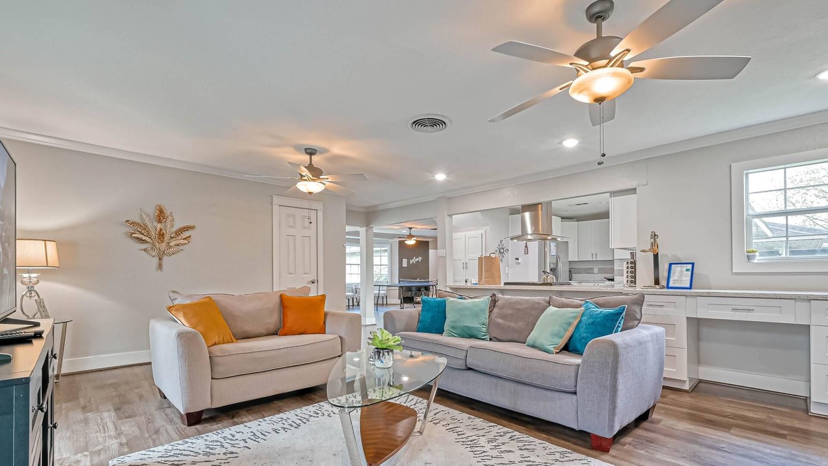 Willow Meadows/Willowbend Area House | 5 BD, 3 BT near NRG & Texas Medical Center | Upscale | Clean