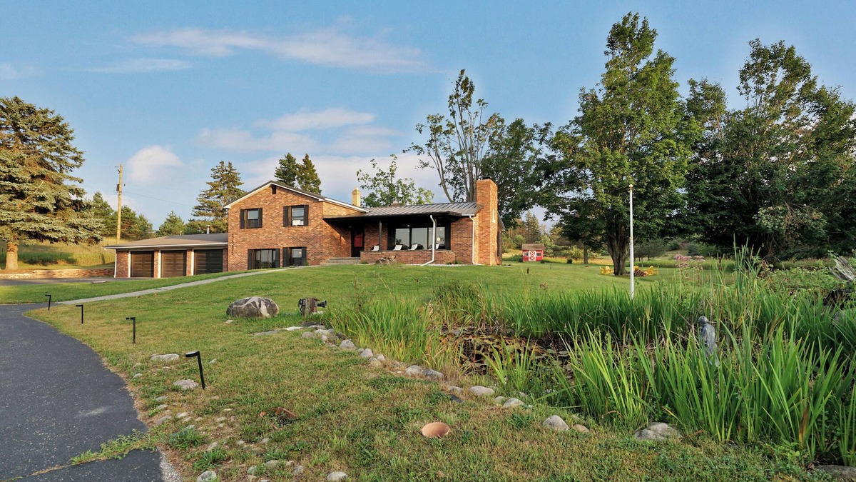 Gaylord House | 5 BD Charming Home in Gaylord Sleeps 16 Indoor Pool Hot Tub Game Room