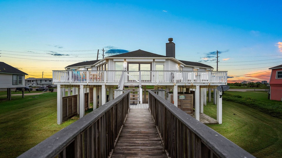Galveston House | 5 Bdr./3 bath Remodeled in 2020 West Galveston Beachfront house. Sleeps 14.