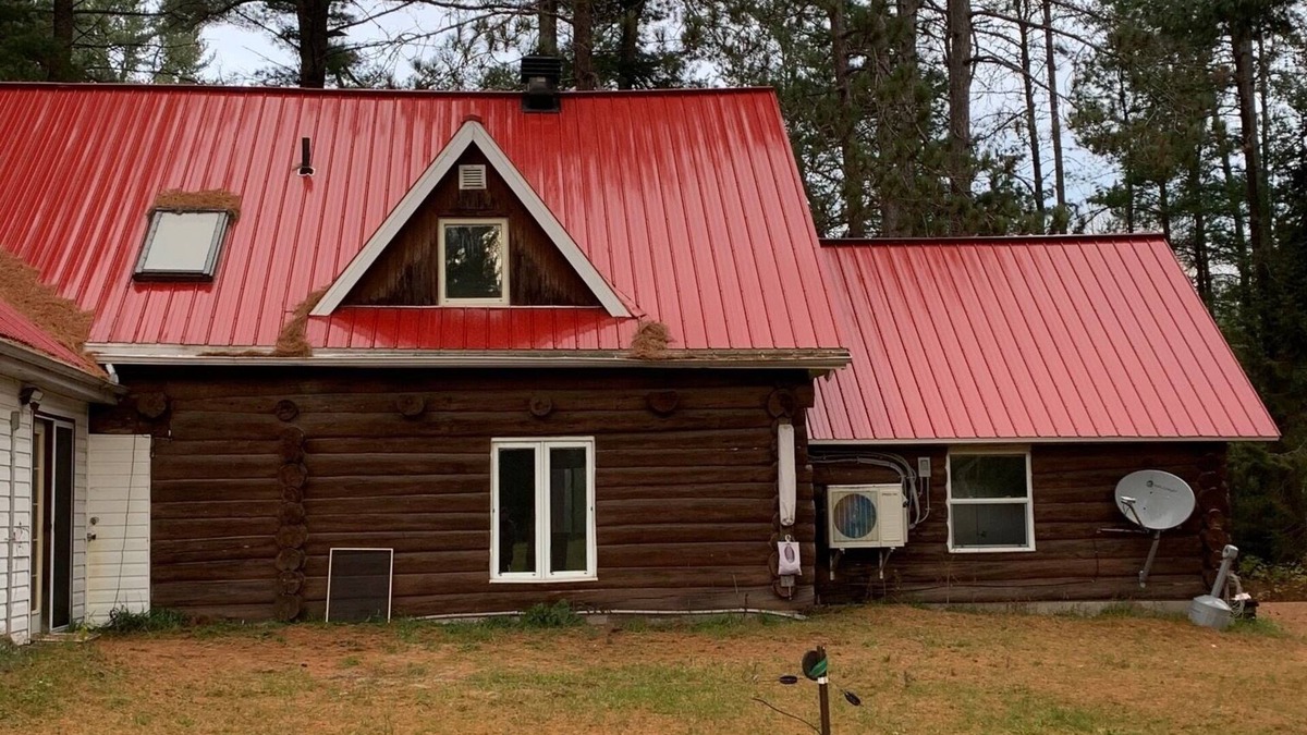 Petawawa House | 5 Bdr Log Home on 44 AC with trails on lakefront