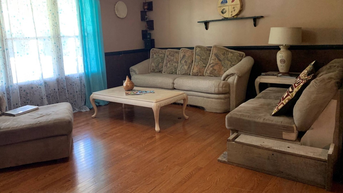 Roxboro House | 5 bdrm, 3 full bth, large living room and fireplace area.