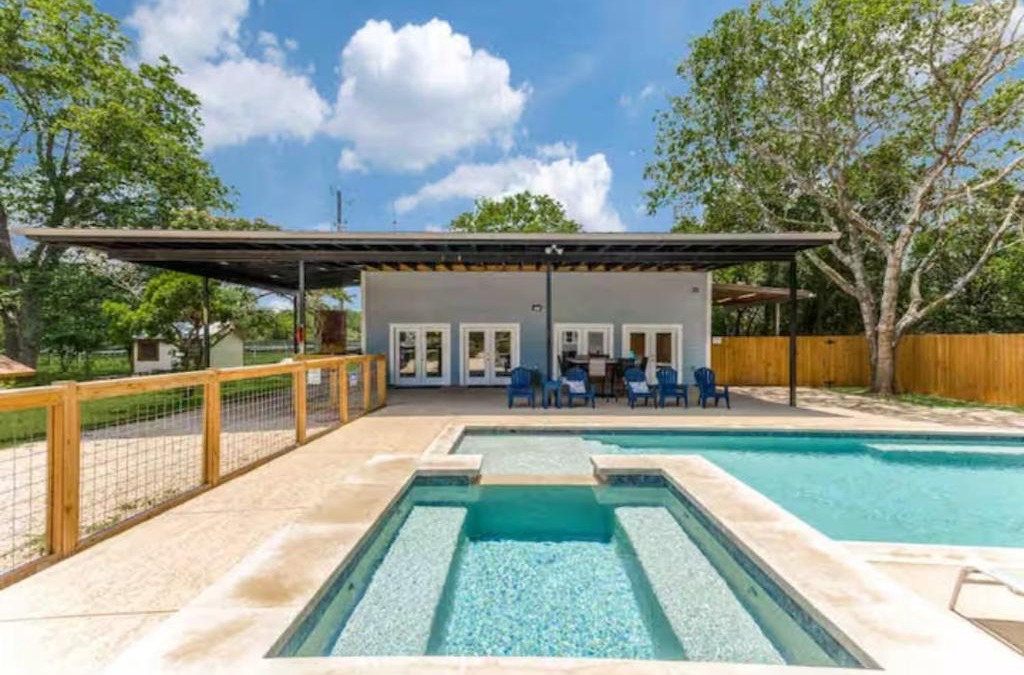 Johnson City House | 5 BDRM Home on 2 Acres Mins To Wineries Private Heated Pool and Hot Tub